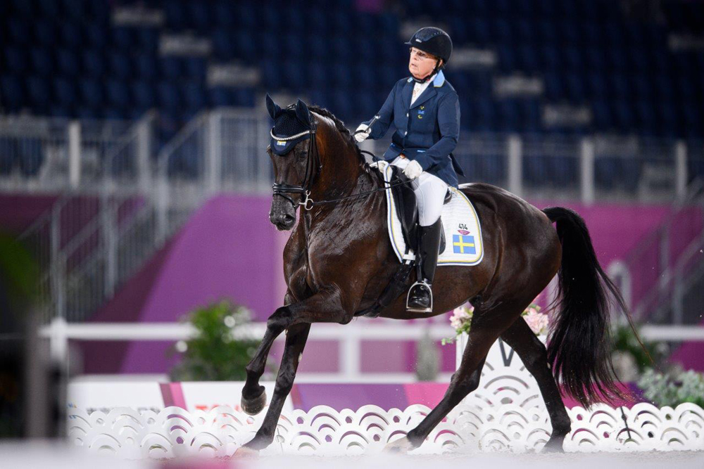 Louise Etzner Jakobsson tog tillsammans med Goldstrike BJ silver i kür vid Paralympics i Tokyo 2021.