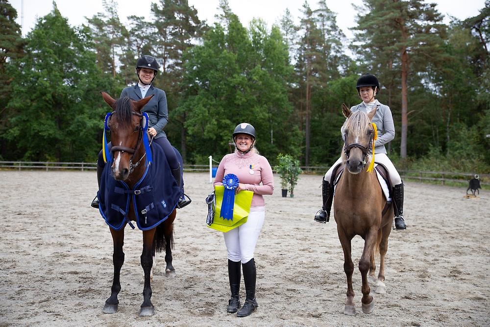 prisutdelning med och utan häst