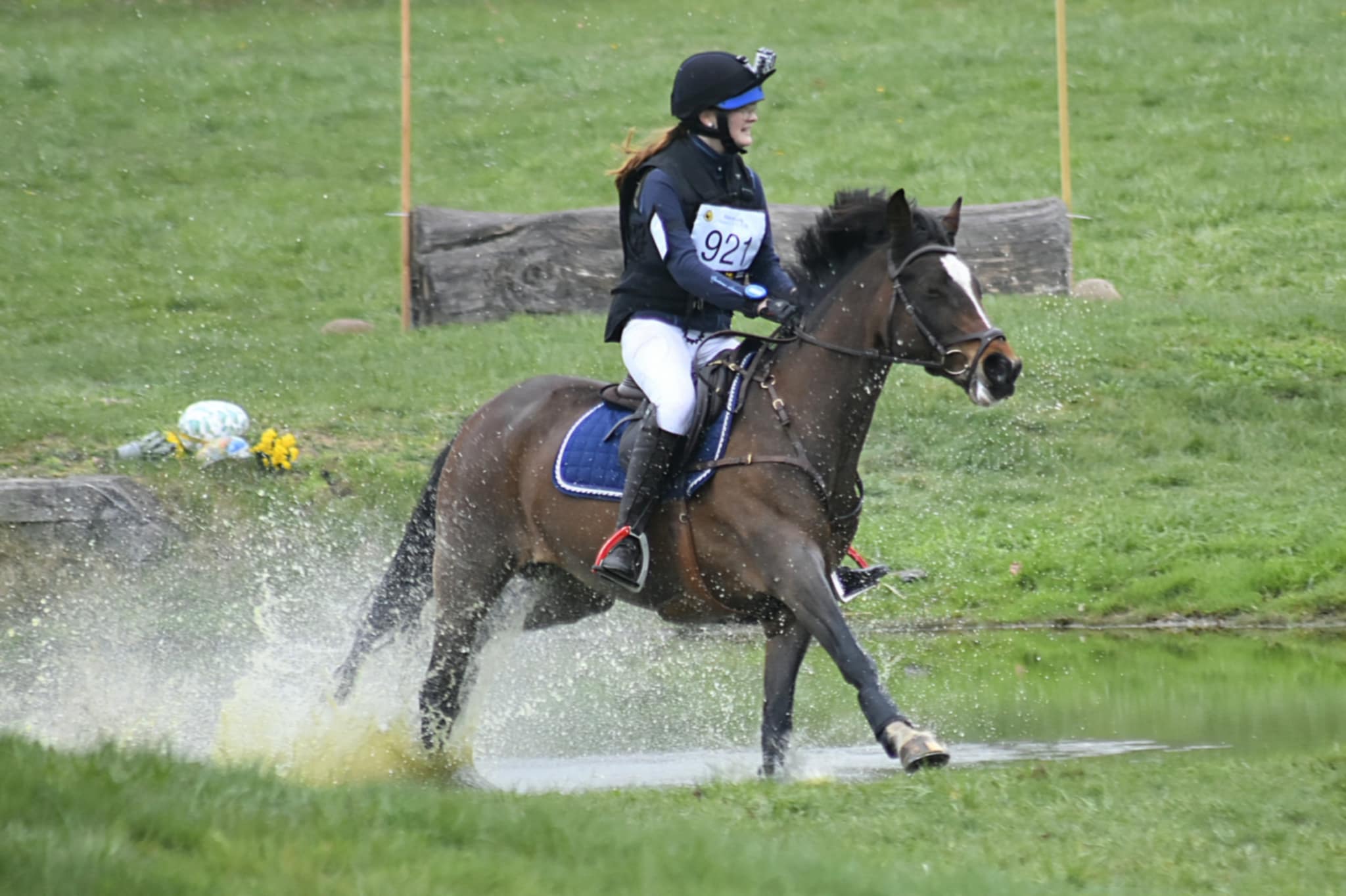 ryttare rider i vatten 