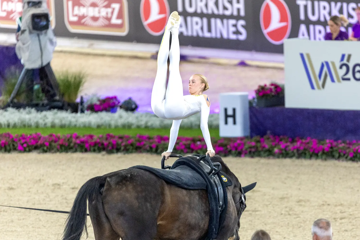 Olivia Neilands i laget på VM.