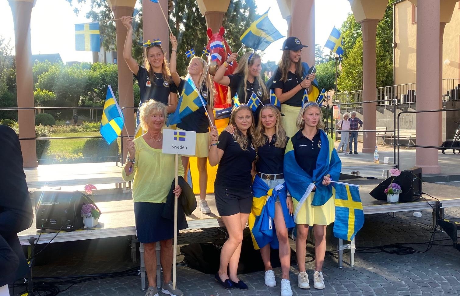 De svenska laggen för children och juniorer vid EM i Kronberg 2023.